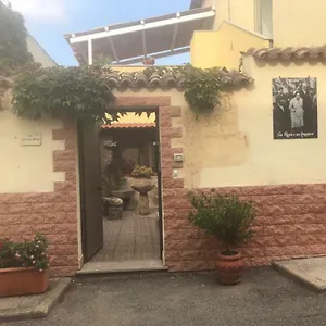 Couette-café Sa Rosa E Su Trapperi